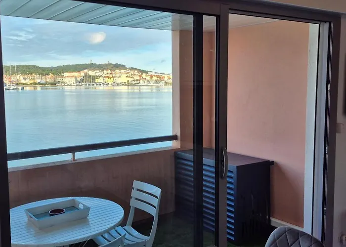 T2, Superbe Vue Renovee, Parking, Clim, Piscine