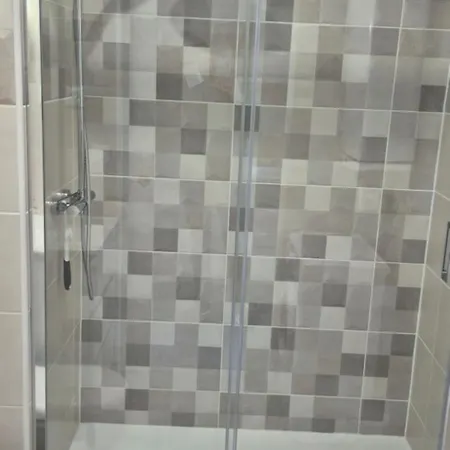 T2, Superbe Vue Renovee, Parking, Clim, Piscine