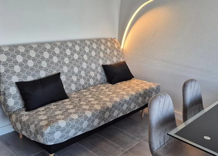 T2, Superbe Vue Renovee, Parking, Clim, Piscine