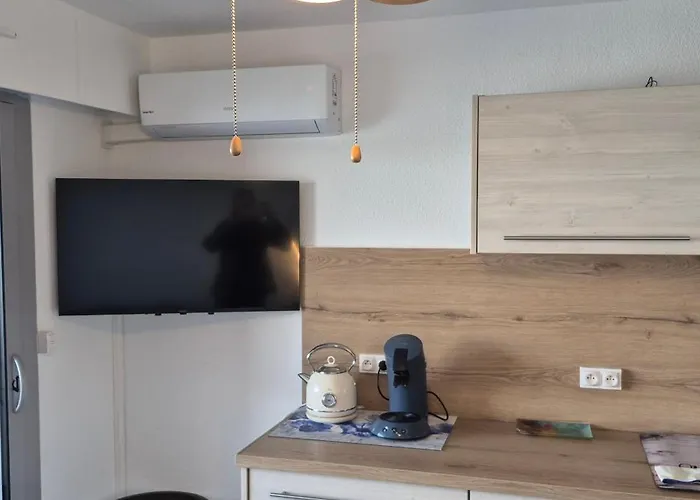 T2, Superbe Vue Renovee, Parking, Clim, Piscine