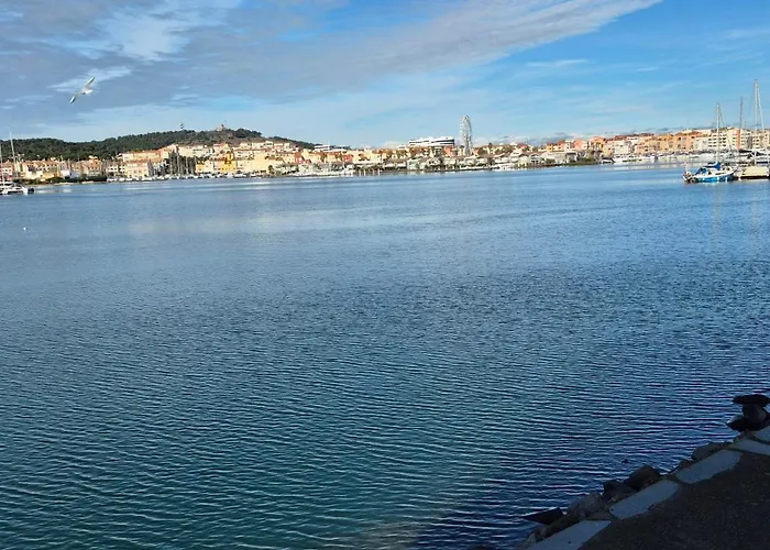 T2, Superbe Vue Renovee, Parking, Clim, Piscine *